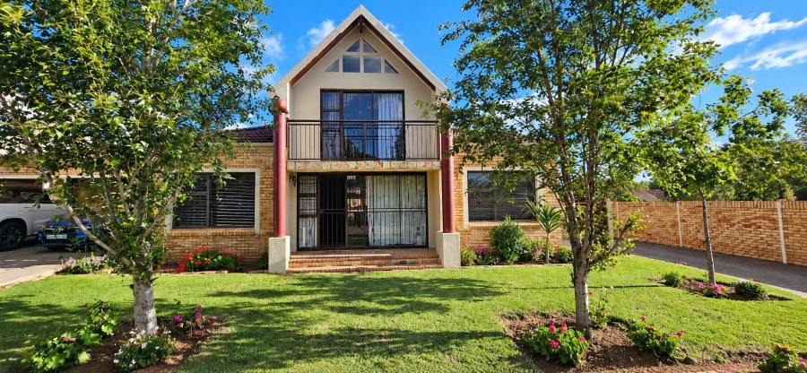 4 Bedroom Property for Sale in Langenhovenpark Free State